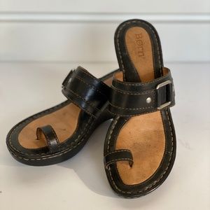Born Toe Ring Leather wedge sandals